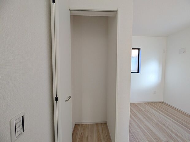 全居室収納スペース付きの物件です。