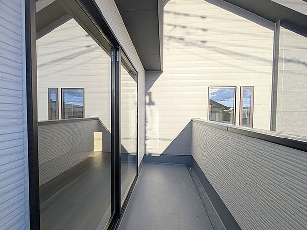 南向きバルコニーでお洗濯ものはいつもカラッと乾きます。