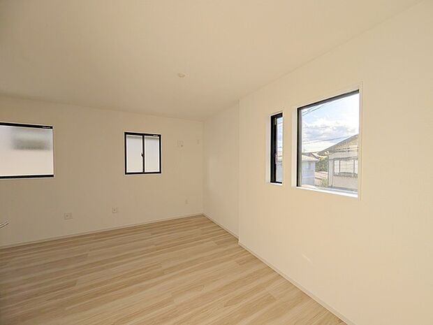 将来は間仕切りで。洋間二部屋分に対応可能な洋室。