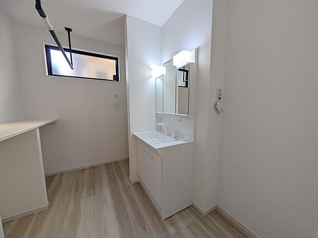 お風呂に入る前、心も体もふっと一息つける「静けさの入り口」。