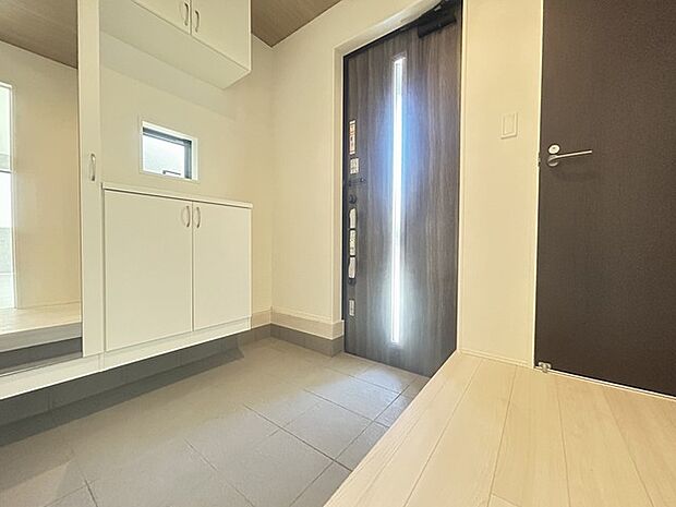 玄関は家の顔でもあります。広いと気持ちがいいですね！ 