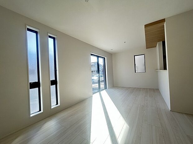 開放感と採光にこだわった、17帖のＬＤＫ。 