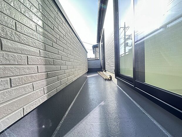 ゆとりの広さを確保したバルコニー。お布団を干すのも、この広さならラクラク。 