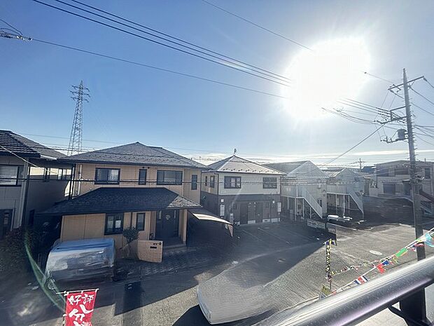 あたり一帯に住宅が広がる立地、住宅地ならではのロケーション。 