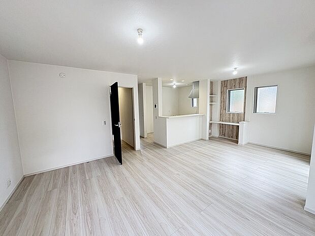 大画面ＴＶの配置も可能なワイドリビングは約20帖。 