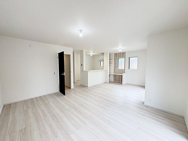 家族が自然に集りそうな広さが魅力のＬＤＫ。 