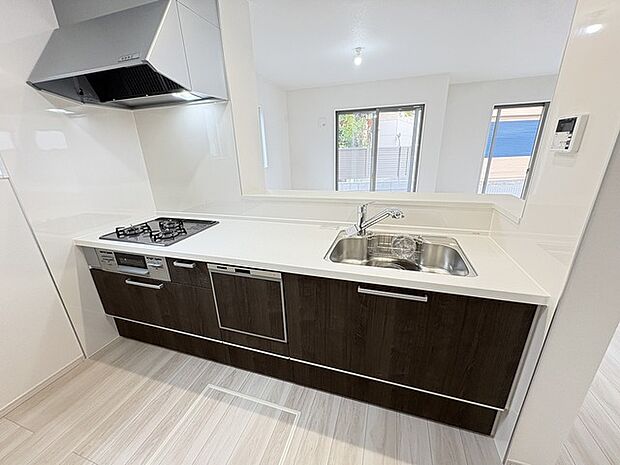 対面キッチンがご家族の温かい時間を演出。 