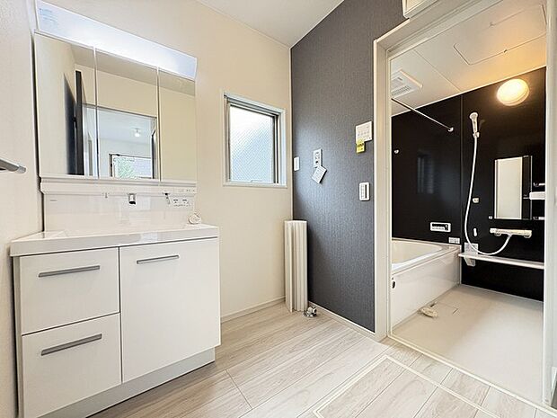 お風呂に入る前、心も体もふっと一息つける「静けさの入り口」。 