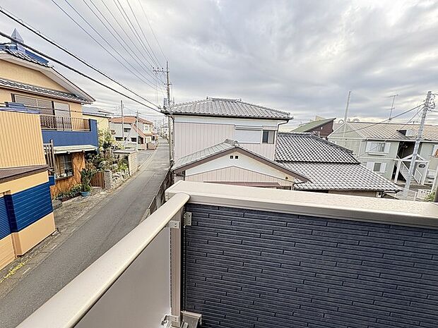 閑静な住宅地で、小さなお子様がいるご家族にも安心。 