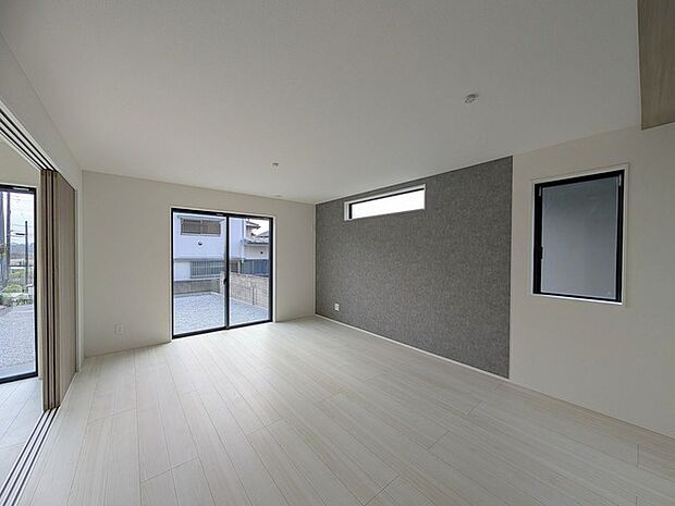 南側に大きな窓を配置、明るいリビングが出来ました。 