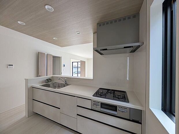 対面キッチンがご家族の温かい時間を演出。