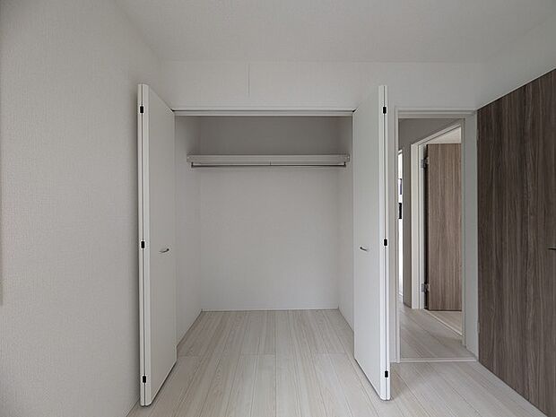 全居室収納スペース付きの物件です。 