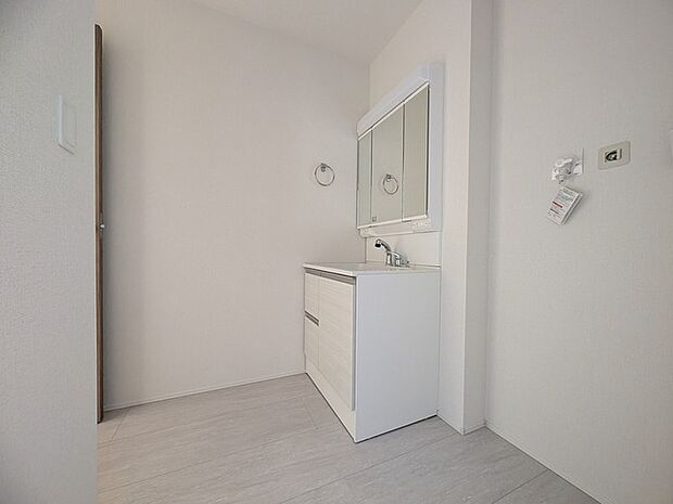 ドライヤーの風に包まれながら、今日一日の終わりを感じる。そんな、地味だけど決して無くてはならない、名脇役。