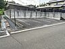 駐車場：駐車場は停めやすい広さで3台可、家庭菜園も楽しめる。敷地のびのび約〇坪。 