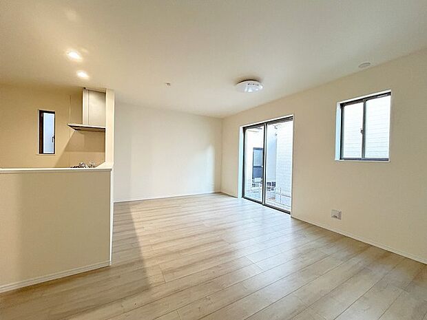 家族が自然に集りそうな広さが魅力のＬＤＫ。 