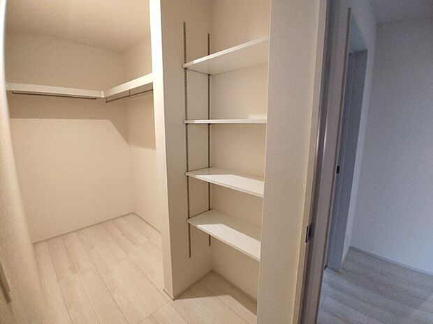 ご家族の思い出も大切にしまっておけるたっぷり収納。 