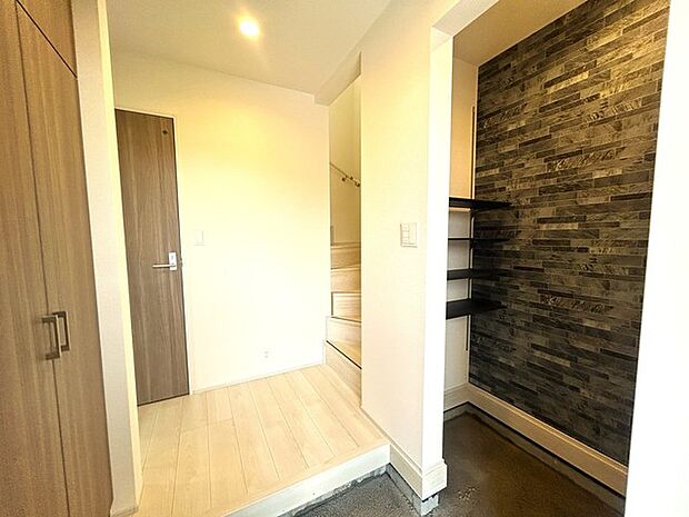 シューズインクローゼット完備の広い玄関