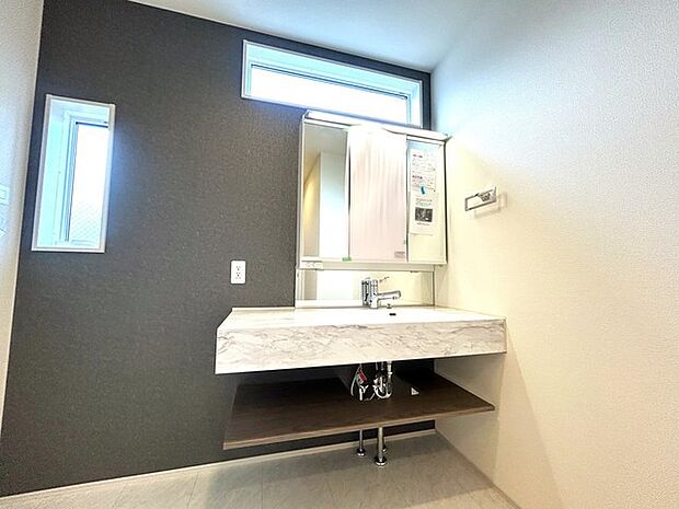 オシャレな洗面で身支度も楽しくなりますね