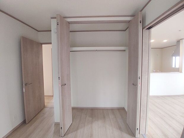 たっぷり収納で、お部屋の中はいつもキレイに片付きそうですね。