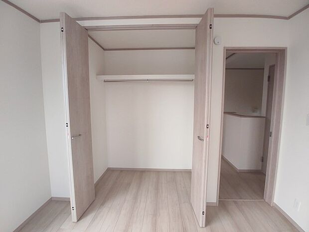 部屋ごとに設けた収納は、住みやすさへのこだわり。