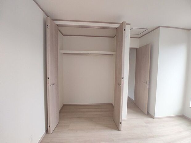 全居室収納スペース付きの物件です。