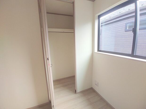 子供部屋にも嬉しい全居室収納スペース。 