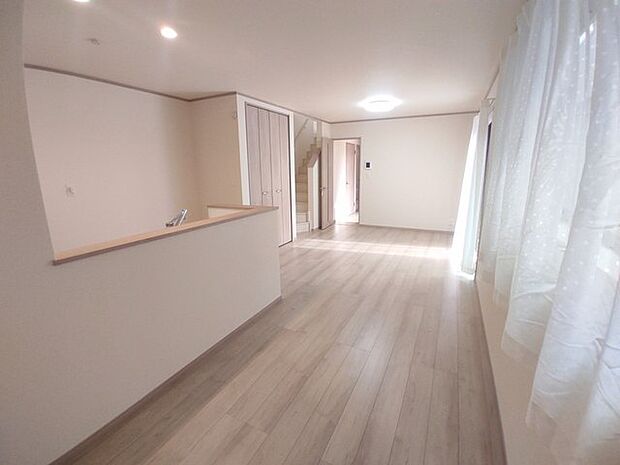 開放感と採光にこだわった、15.2帖のLDK。