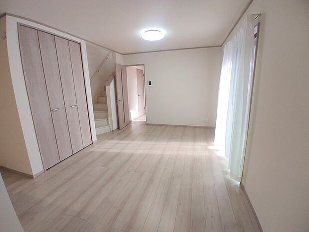 家族が自然に集りそうな広さが魅力のＬＤＫ。 