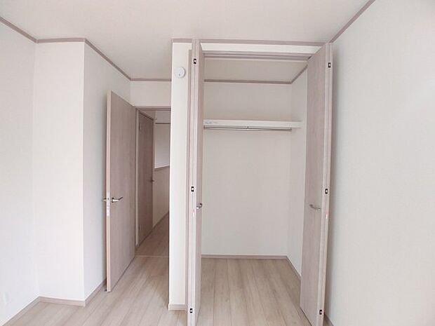 全居室収納スペース付きの物件です。