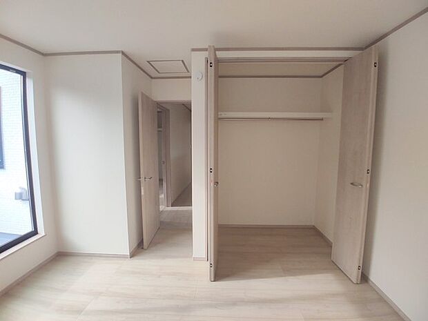 たっぷり収納で、お部屋の中はいつもキレイに片付きそうですね。 