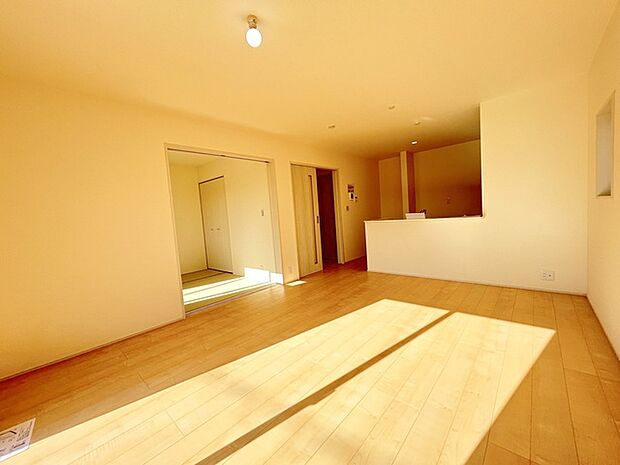 家族が自然に集りそうな広さが魅力のＬＤＫ。 