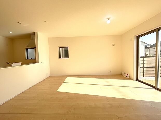 ご家族みんながゆったりくつろげる広々リビング。 