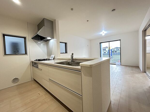 料理をしながらでも、ご家族との会話を楽しめる対面キッチン。