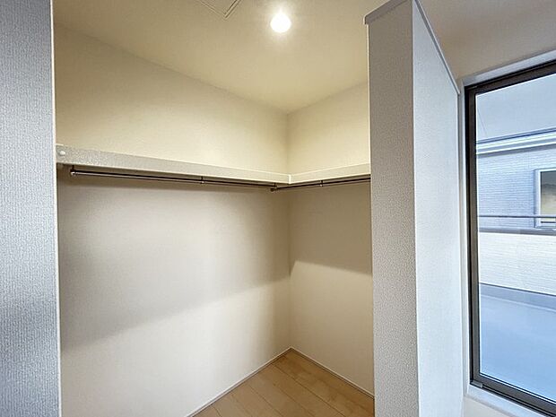 たっぷり収納で、お部屋の中はいつもキレイに片付きそうですね。 