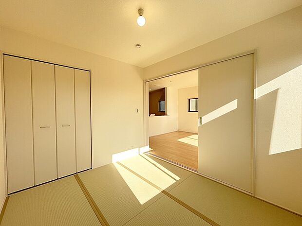 お子様にとっていいお昼寝空間になる和室は、ぜひリビングのお隣で。 