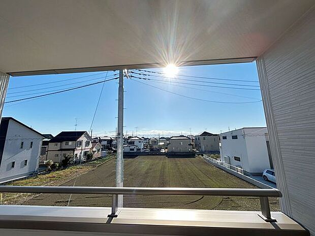 車通りの少ない閑静な住宅地、のびのびした子育てに適します。 