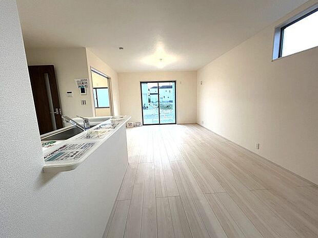 ご家族みんながゆったりくつろげる広々リビング。 