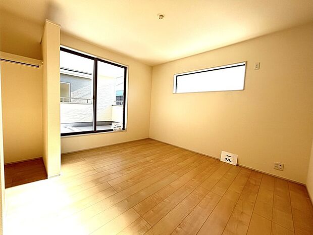 たっぷりの陽光と、心地よい風が舞い込みます。 