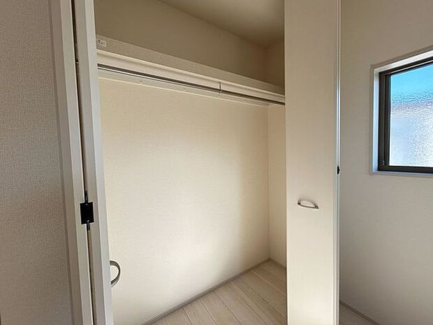 たっぷり収納で、お部屋の中はいつもキレイに片付きそうですね。 