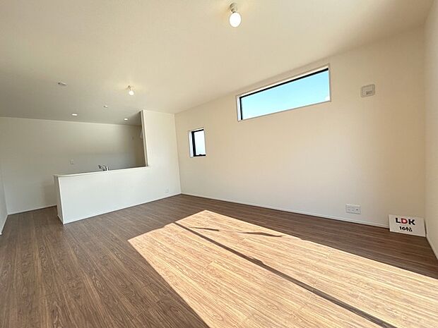 家族が自然に集りそうな広さが魅力のＬＤＫ。 