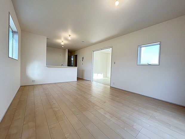 ご家族みんながゆったりくつろげる広々リビング。