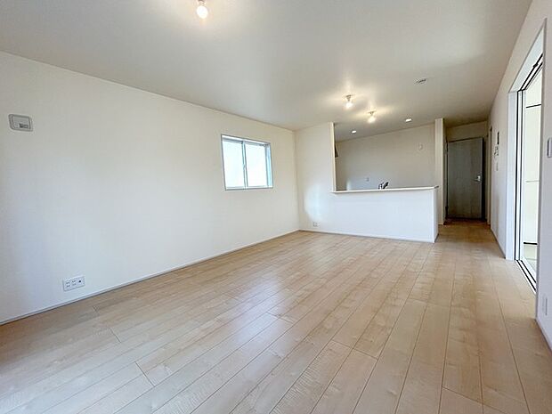 家族が自然に集りそうな広さが魅力のＬＤＫ。 