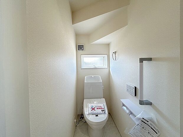 お掃除らくらく。便座脇の操作盤をなくした、リモコンタイプのお手洗い。