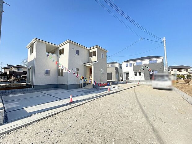 駐車が苦手な方にも嬉しい、前面6ｍ道路に面した住まい。 