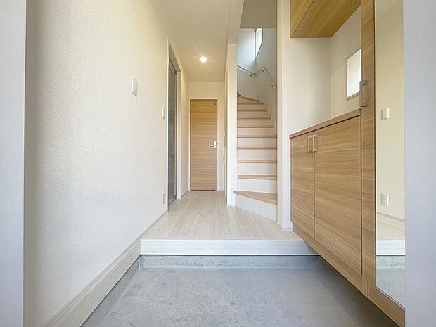 玄関は家の顔でもあります。広いと気持ちがいいですね！ 