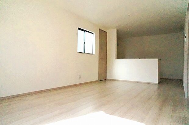 リビングは家具の配置も思いのまま。自由度が高い設計です。 