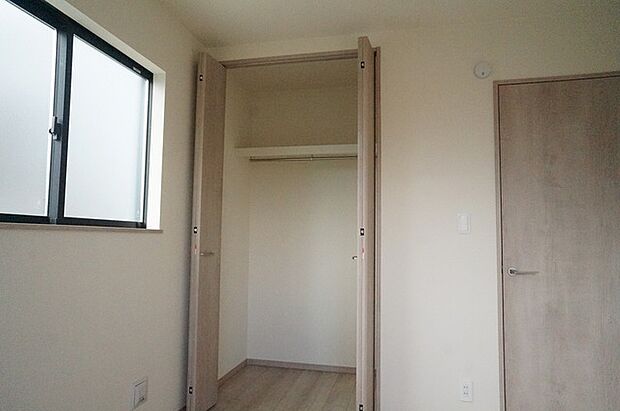 全居室収納スペース付きの物件です。 