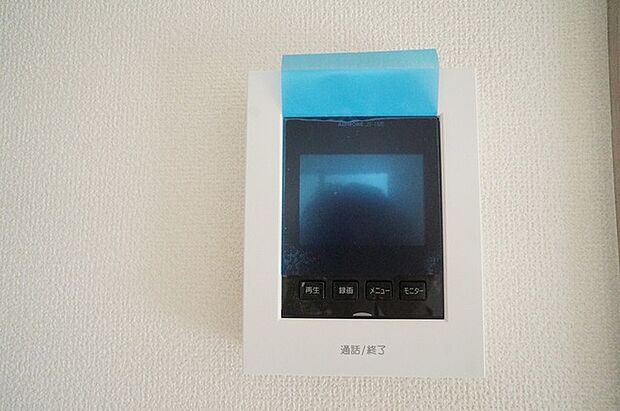 来客が一目で分かるカラーモニターインターフォン付き。 