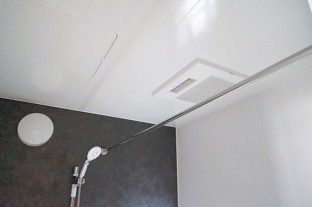 お洗濯ものもカラッと乾くのがうれしい、浴室乾燥機。換気機能も良好なので、その快適さにびっくりすると思います。 