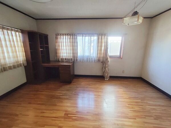子供部屋には丁度良い洋室。